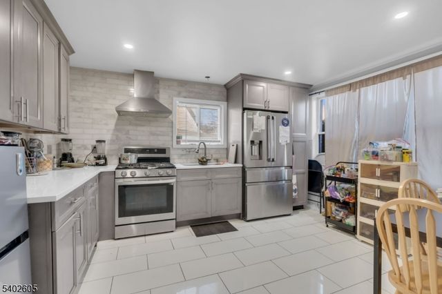 297 Hamilton Pl, Hackensack City, NJ 07601