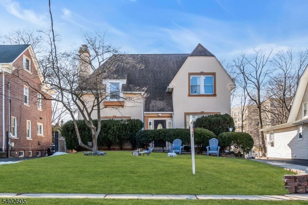 297 Hamilton Pl, Hackensack City, NJ 07601