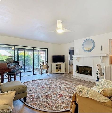 627 Serendipity DR 627, Naples, FL 34108