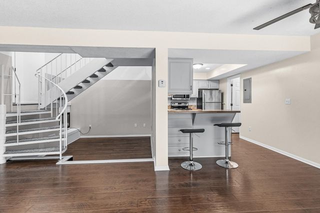 5527 E Bavarian Pass, Fridley, MN 55432