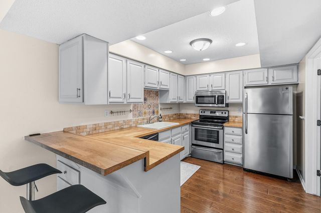 5527 E Bavarian Pass, Fridley, MN 55432