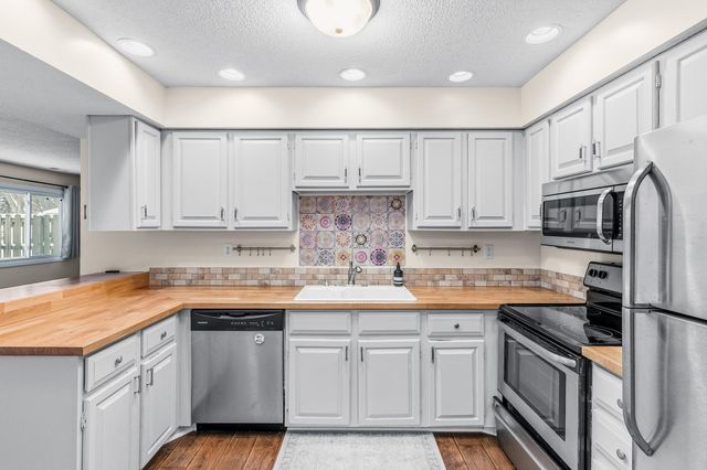 5527 E Bavarian Pass, Fridley, MN 55432