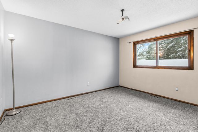 5527 E Bavarian Pass, Fridley, MN 55432