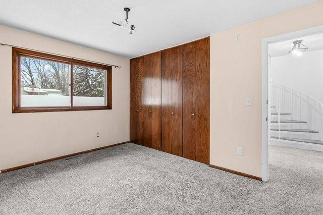 5527 E Bavarian Pass, Fridley, MN 55432