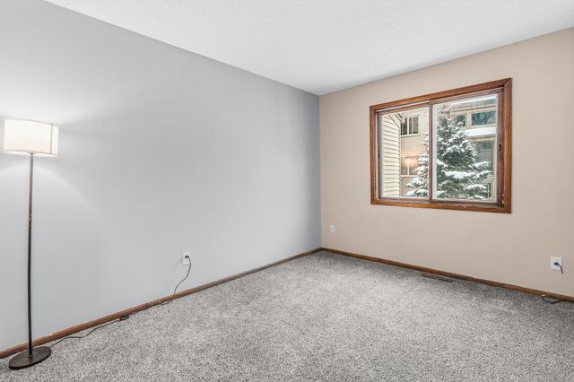 5527 E Bavarian Pass, Fridley, MN 55432