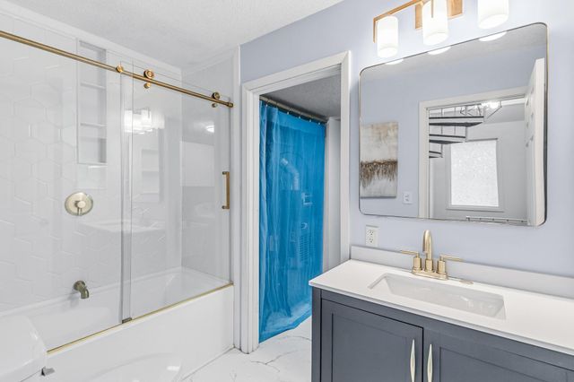 5527 E Bavarian Pass, Fridley, MN 55432