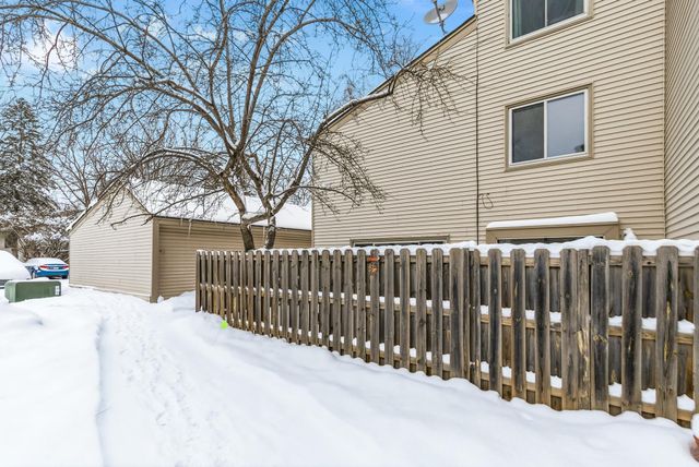 5527 E Bavarian Pass, Fridley, MN 55432