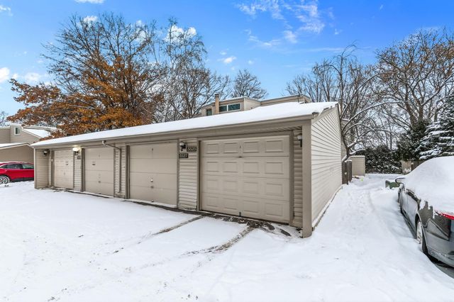 5527 E Bavarian Pass, Fridley, MN 55432