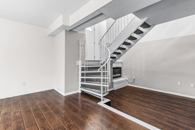 5527 E Bavarian Pass, Fridley, MN 55432