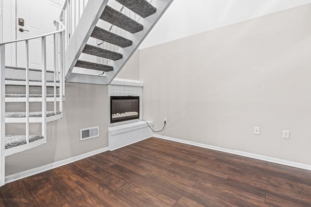 5527 E Bavarian Pass, Fridley, MN 55432