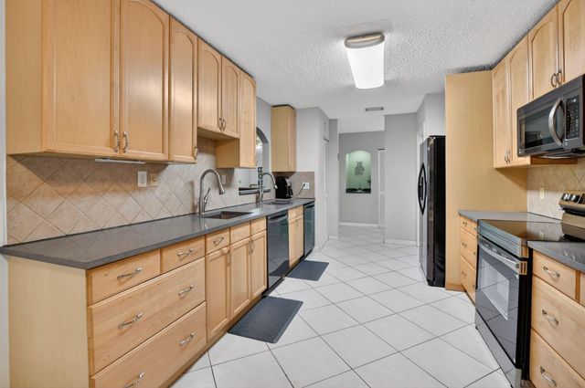 7833 San Marcos Place, Boca Raton, FL 33433