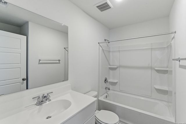 1242 LOS MOCHIS AVENUE, Converse, TX 78109