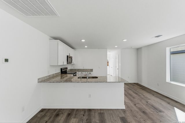 1242 LOS MOCHIS AVENUE, Converse, TX 78109
