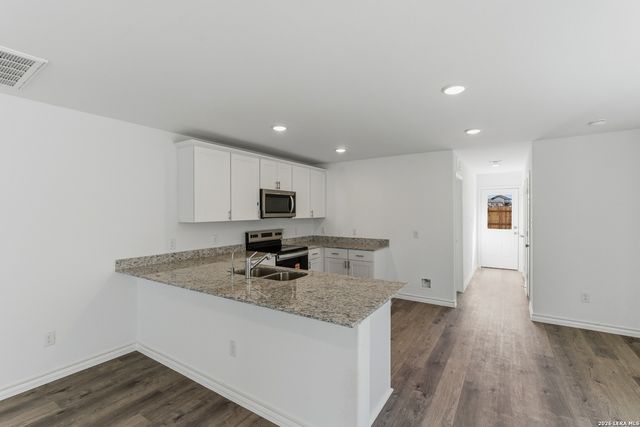1242 LOS MOCHIS AVENUE, Converse, TX 78109