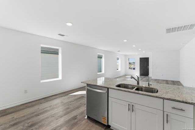 1242 LOS MOCHIS AVENUE, Converse, TX 78109