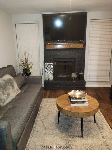 1904 Dartmouth Street E6, College Station, TX 77840