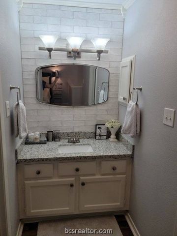 1904 Dartmouth Street E6, College Station, TX 77840