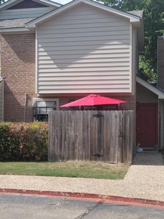 1904 Dartmouth Street E6, College Station, TX 77840