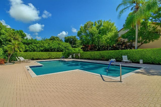 5530 Coach House Circle E, Boca Raton, FL 33486
