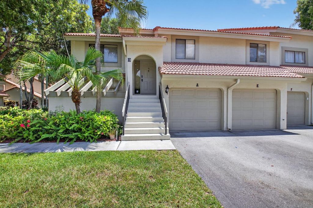 5530 Coach House Circle E, Boca Raton, FL 33486