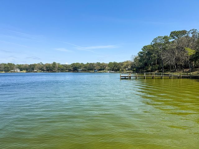 66 Hillcrest Drive, Shalimar, FL 32579