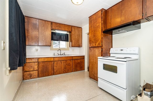 916 L Street, Centralia, WA 98531