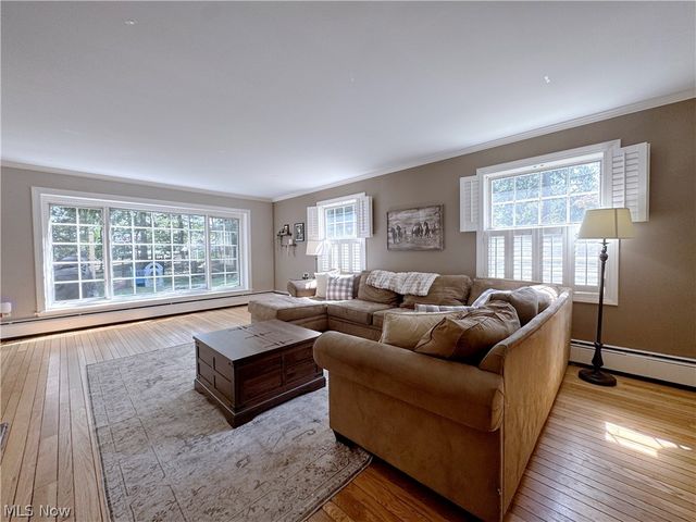 1333 Clearview Road, Lyndhurst, OH 44124