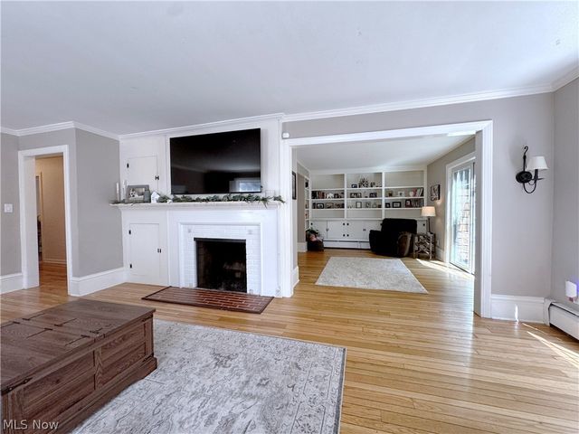 1333 Clearview Road, Lyndhurst, OH 44124