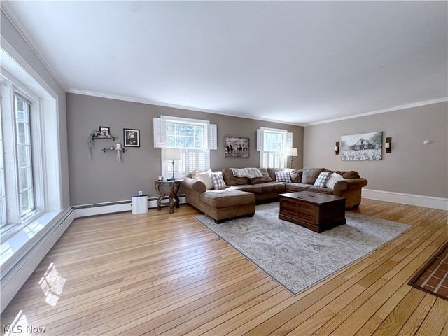 1333 Clearview Road, Lyndhurst, OH 44124