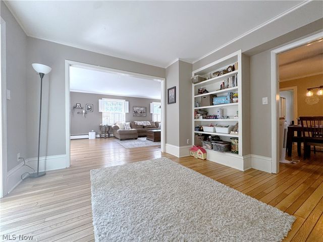 1333 Clearview Road, Lyndhurst, OH 44124