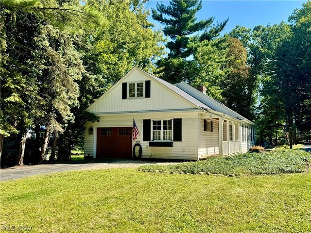 1333 Clearview Road, Lyndhurst, OH 44124
