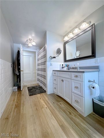 1333 Clearview Road, Lyndhurst, OH 44124