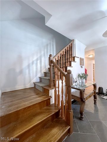 1333 Clearview Road, Lyndhurst, OH 44124