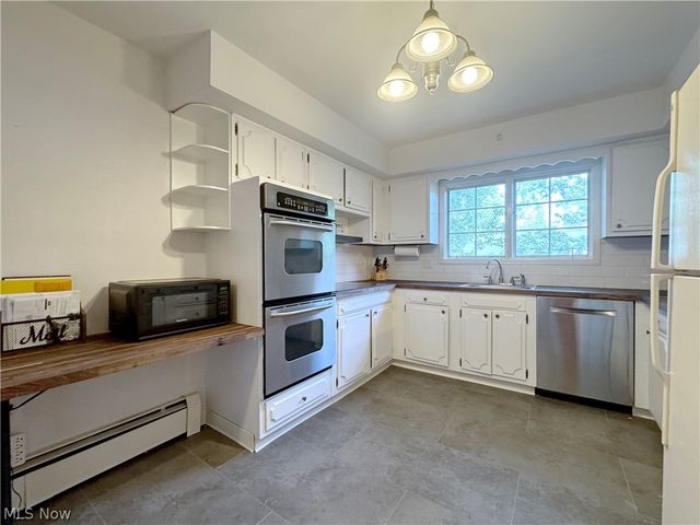 1333 Clearview Road, Lyndhurst, OH 44124