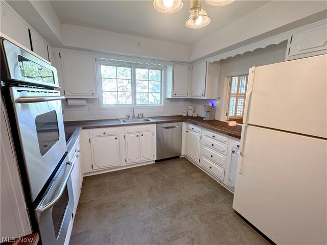 1333 Clearview Road, Lyndhurst, OH 44124