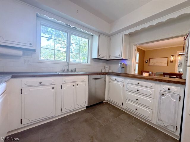 1333 Clearview Road, Lyndhurst, OH 44124