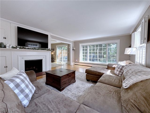 1333 Clearview Road, Lyndhurst, OH 44124