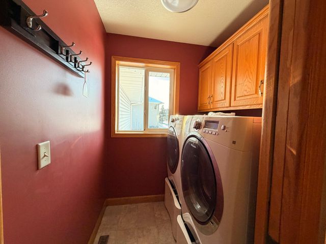 38634 Henna Circle, North Branch, MN 55056