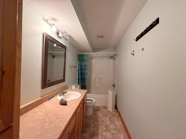 38634 Henna Circle, North Branch, MN 55056