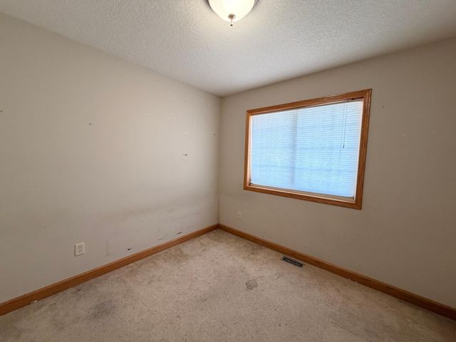 38634 Henna Circle, North Branch, MN 55056