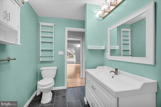 1014 W KINGS HWY, Mount Ephraim, NJ 08059