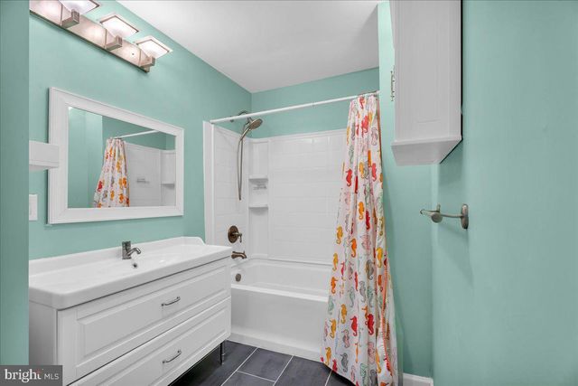 1014 W KINGS HWY, Mount Ephraim, NJ 08059