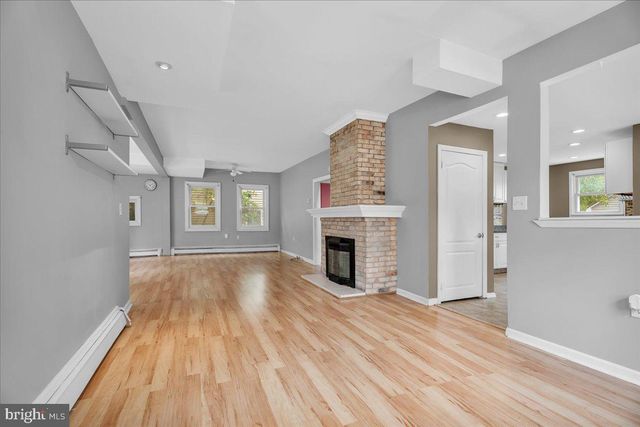 1014 W KINGS HWY, Mount Ephraim, NJ 08059