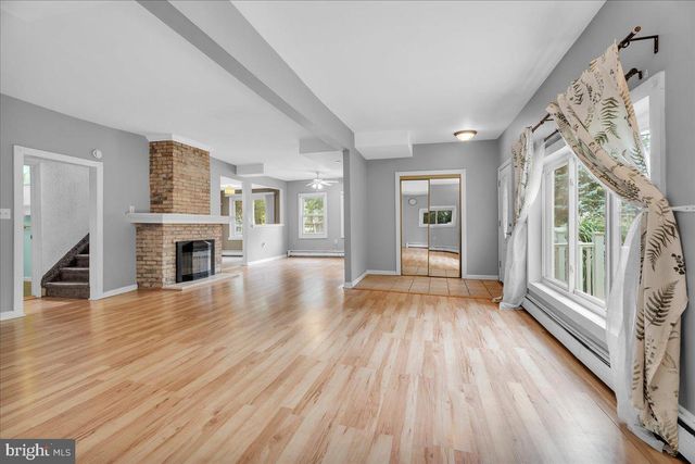 1014 W KINGS HWY, Mount Ephraim, NJ 08059