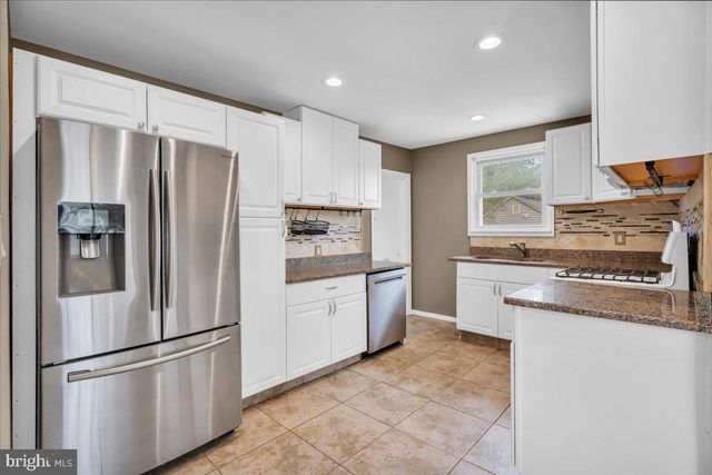 1014 W KINGS HWY, Mount Ephraim, NJ 08059