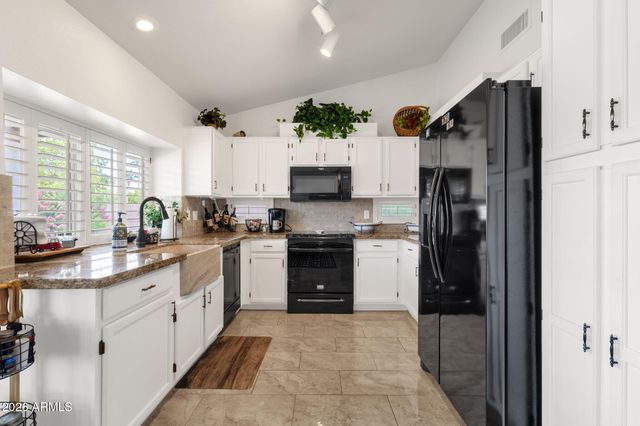 17696 N DESERT FLOWER Trail, Surprise, AZ 85374