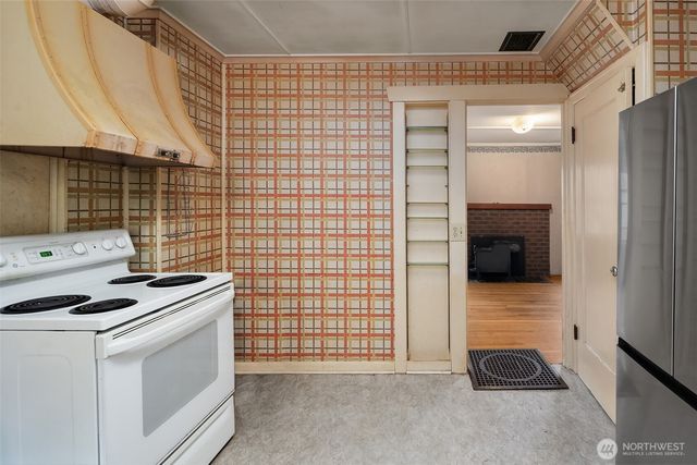 23203 Upper Dorre Don Way SE, Maple Valley, WA 98038