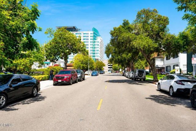 330 Burchett Street 206, Glendale, CA 91203