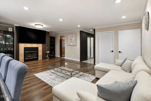330 Burchett Street 206, Glendale, CA 91203