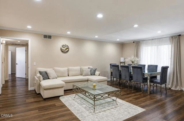 330 Burchett Street 206, Glendale, CA 91203